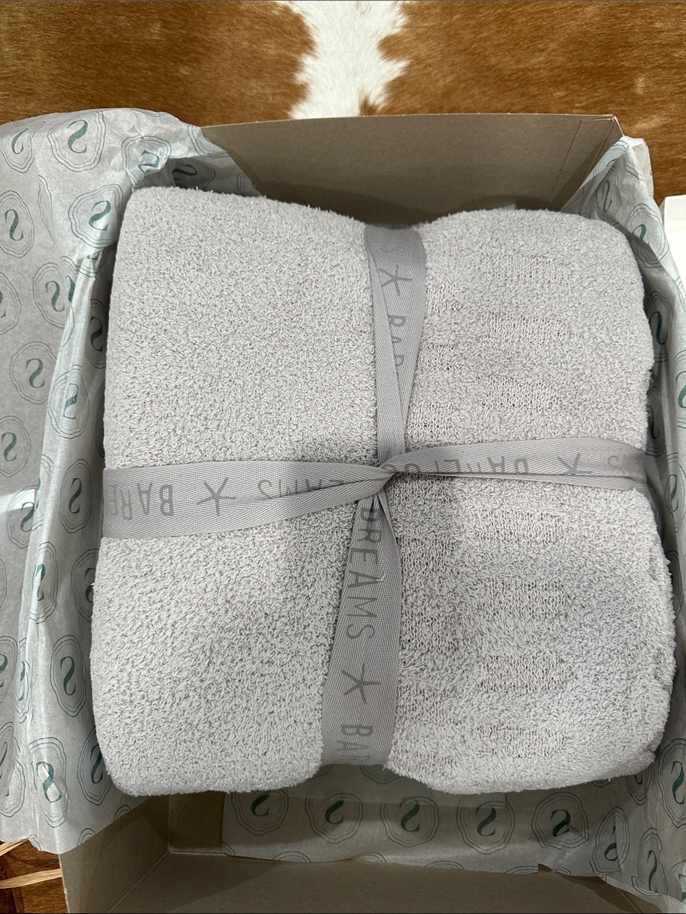 Barefoot Dreams Cozy Chic Throw Blanket in Light Gray NWT - Picture 4 of 6
